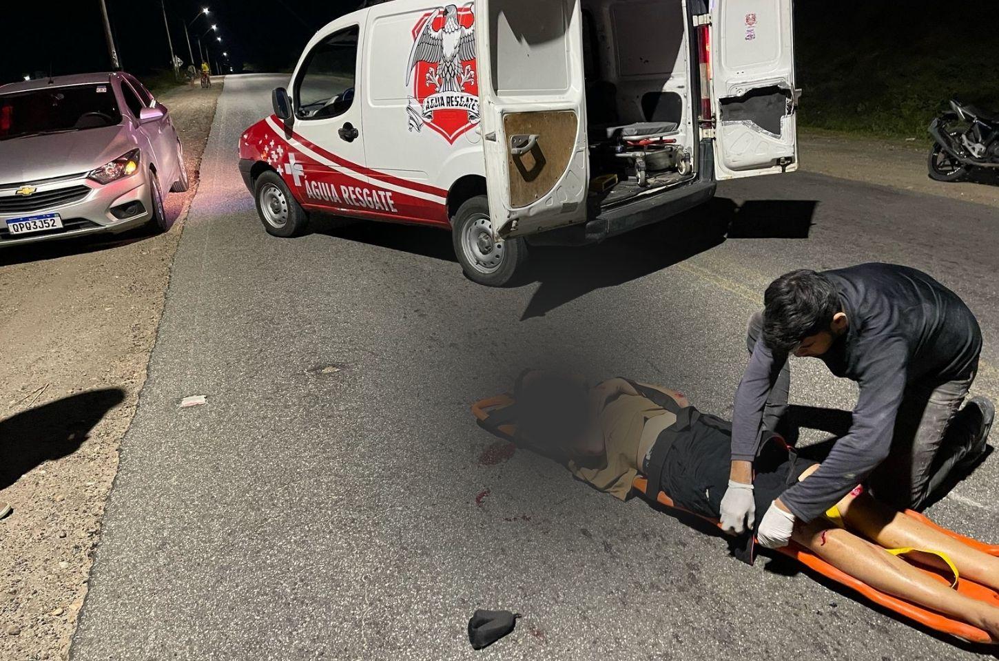 Jovem sofre acidente de moto na BA-409 e é socorrido com ferimentos
