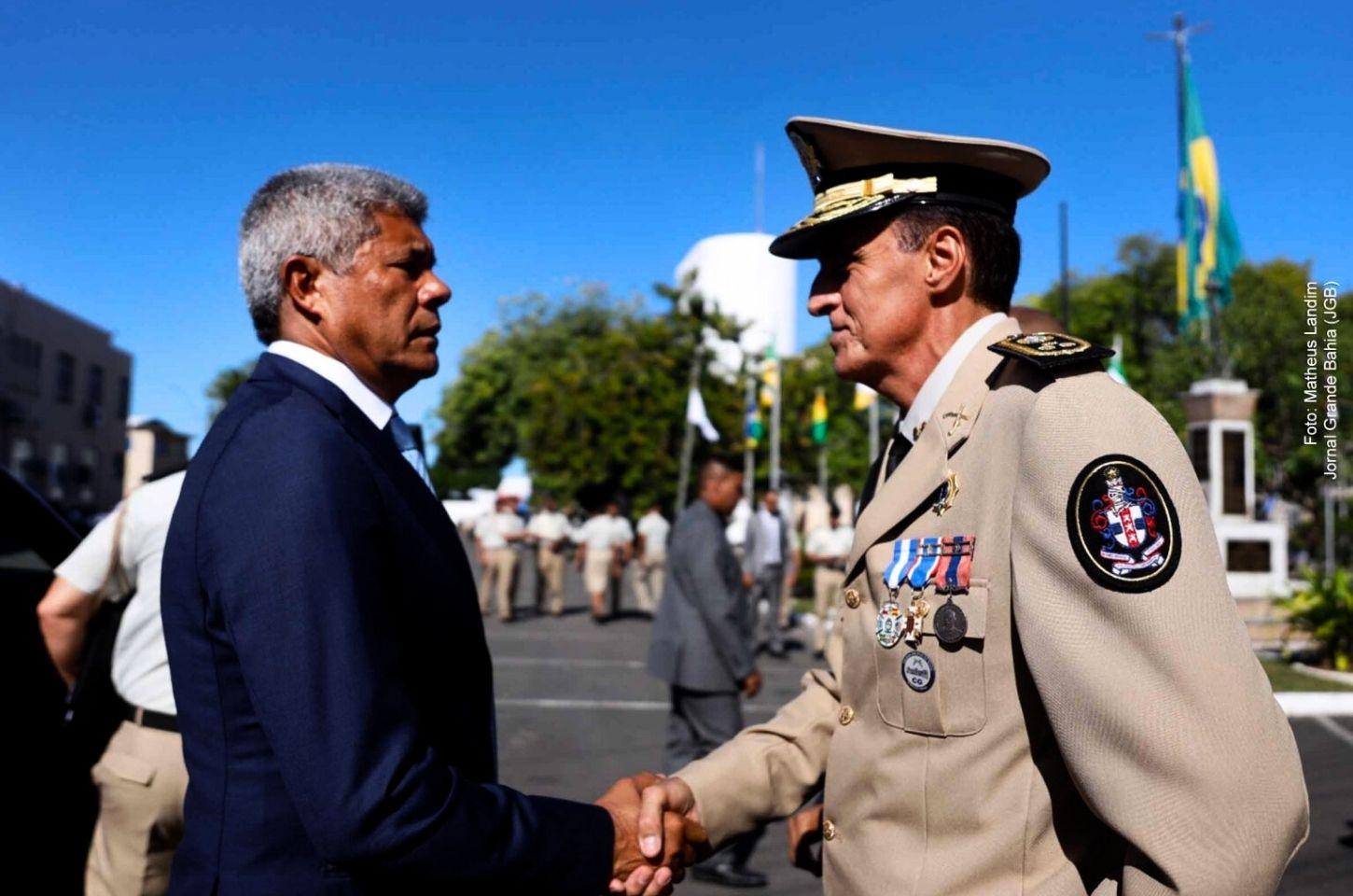 Novo comandante geral da PM assume posto e aposta em proximidade com a comunidade