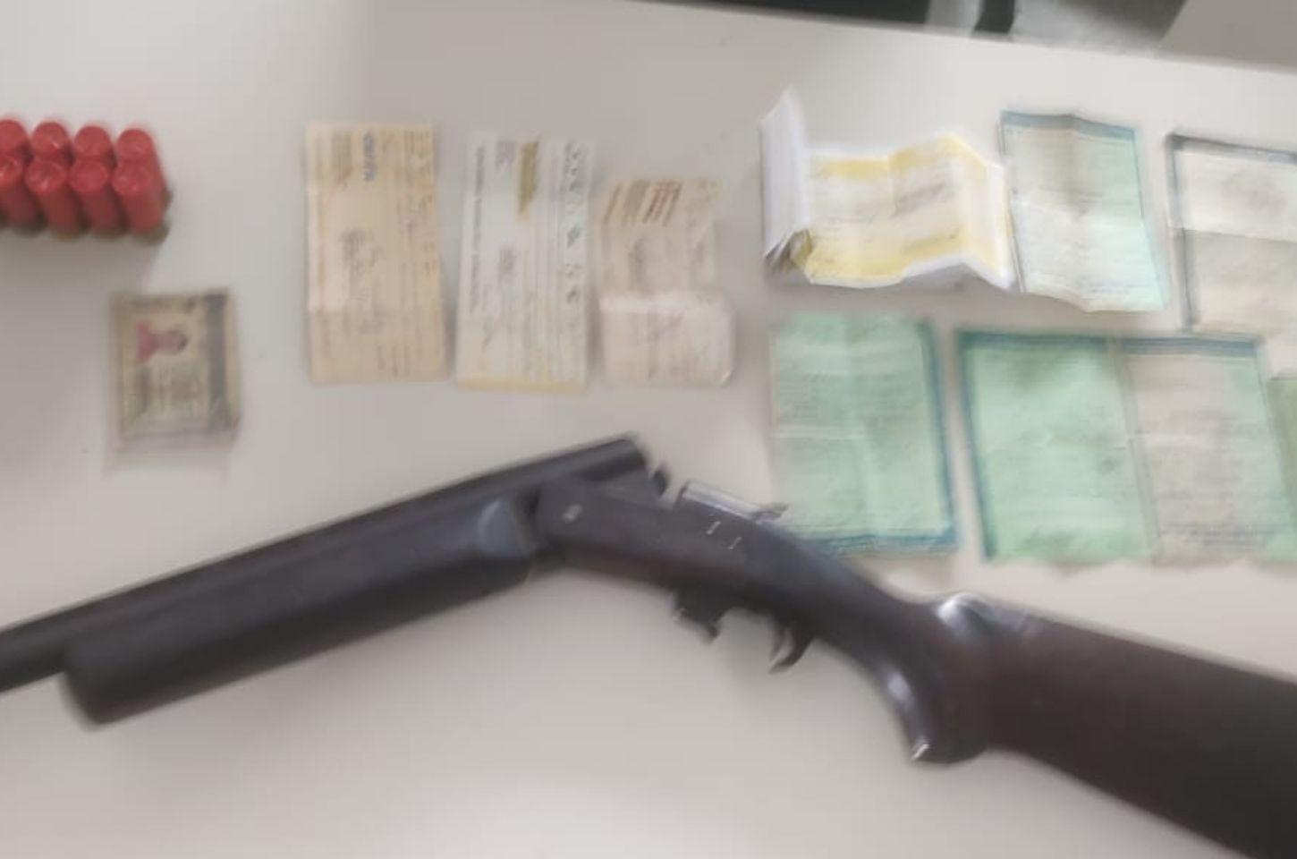 Polícia Militar prende homem por posse ilegal de arma em Queimadas