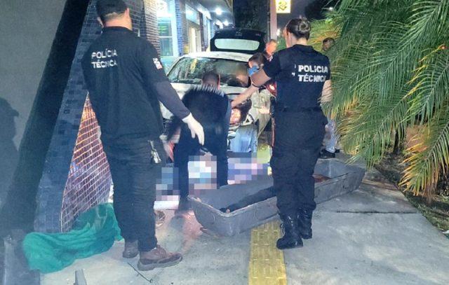 Dois homens morrem após serem atropelados enquanto dormiam em calçada na Bahia