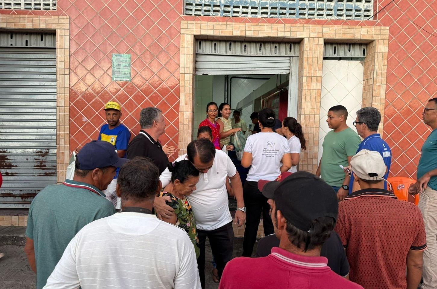 Entrega de peixes beneficia cerca de 7.500 famílias em Barrocas durante a Semana Santa