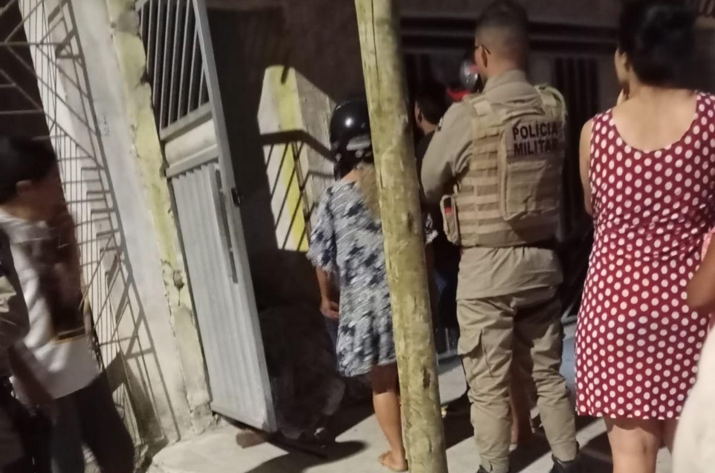 Jovem é morta e outra ferida após disparos de arma de fogo em Serrinha