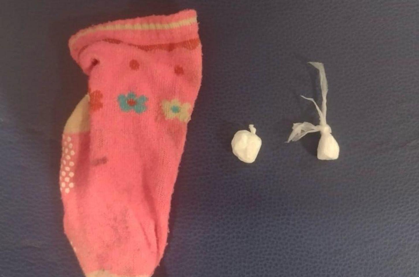 Mulher é flagrada com drogas após tentar fugir da polícia em Serrinha