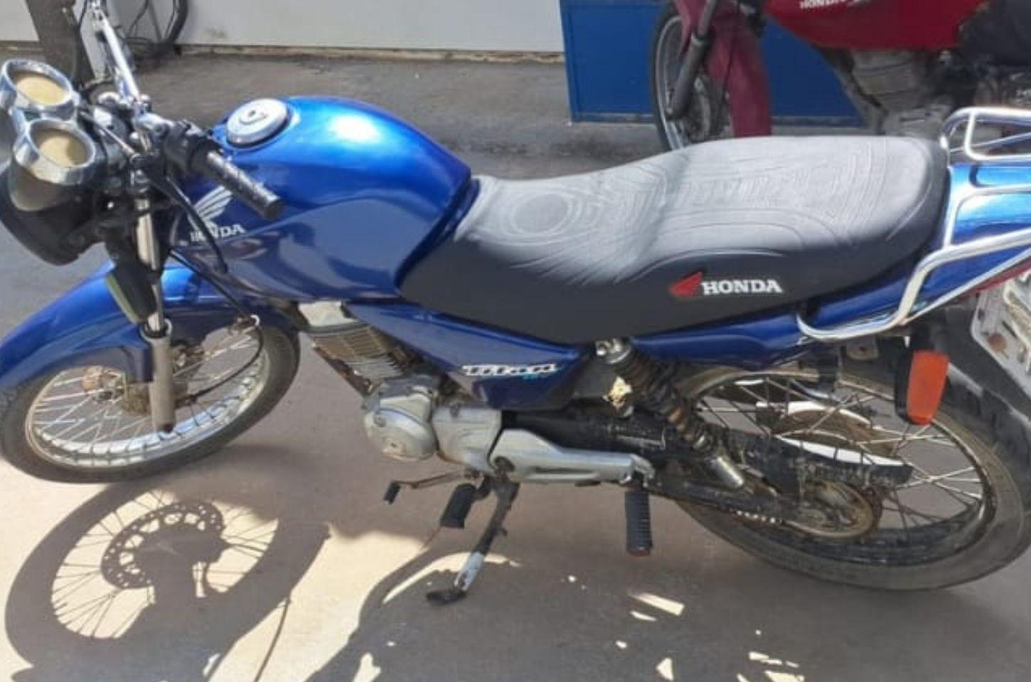 Polícia recupera motocicleta furtada horas após o crime em Serrinha