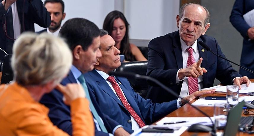 Senado debate fim da reeleição e mandato único; Votação foi adiada pela CCJ