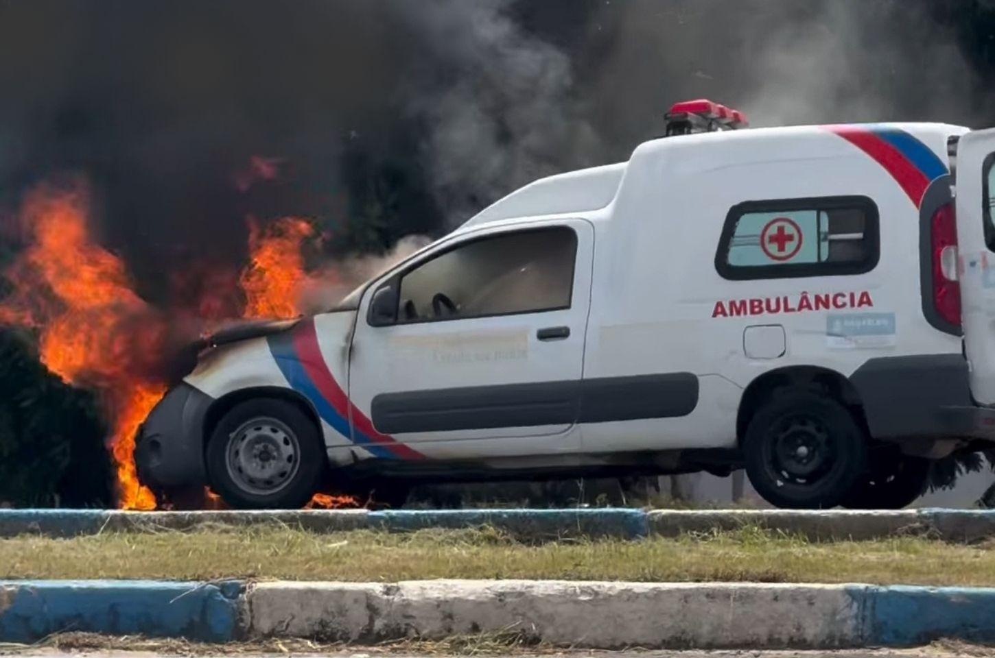 Veículo da Secretaria de Saúde de município baiano é destruído por incêndio na BR-101