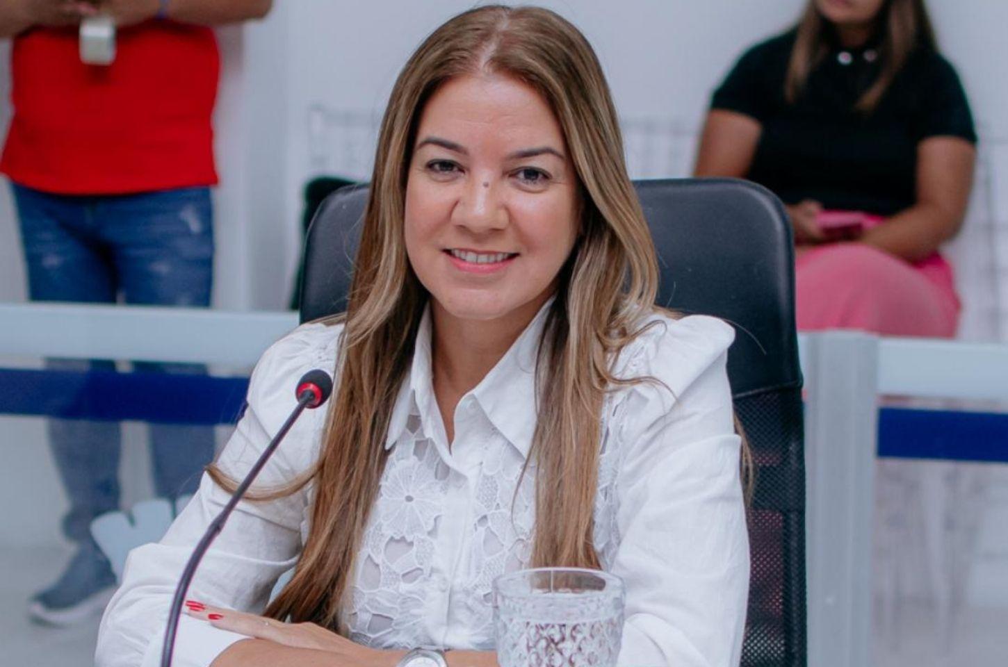 Vereadora Edylene Ferreira critica cobrança da taxa de lixo em Serrinha