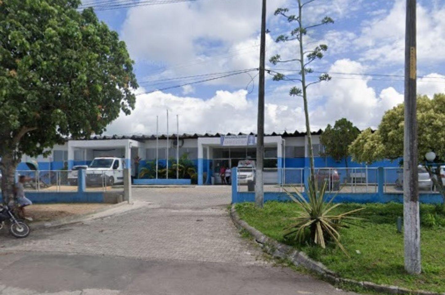 Homem agride pai de 85 anos e tenta invadir hospital em Serrinha