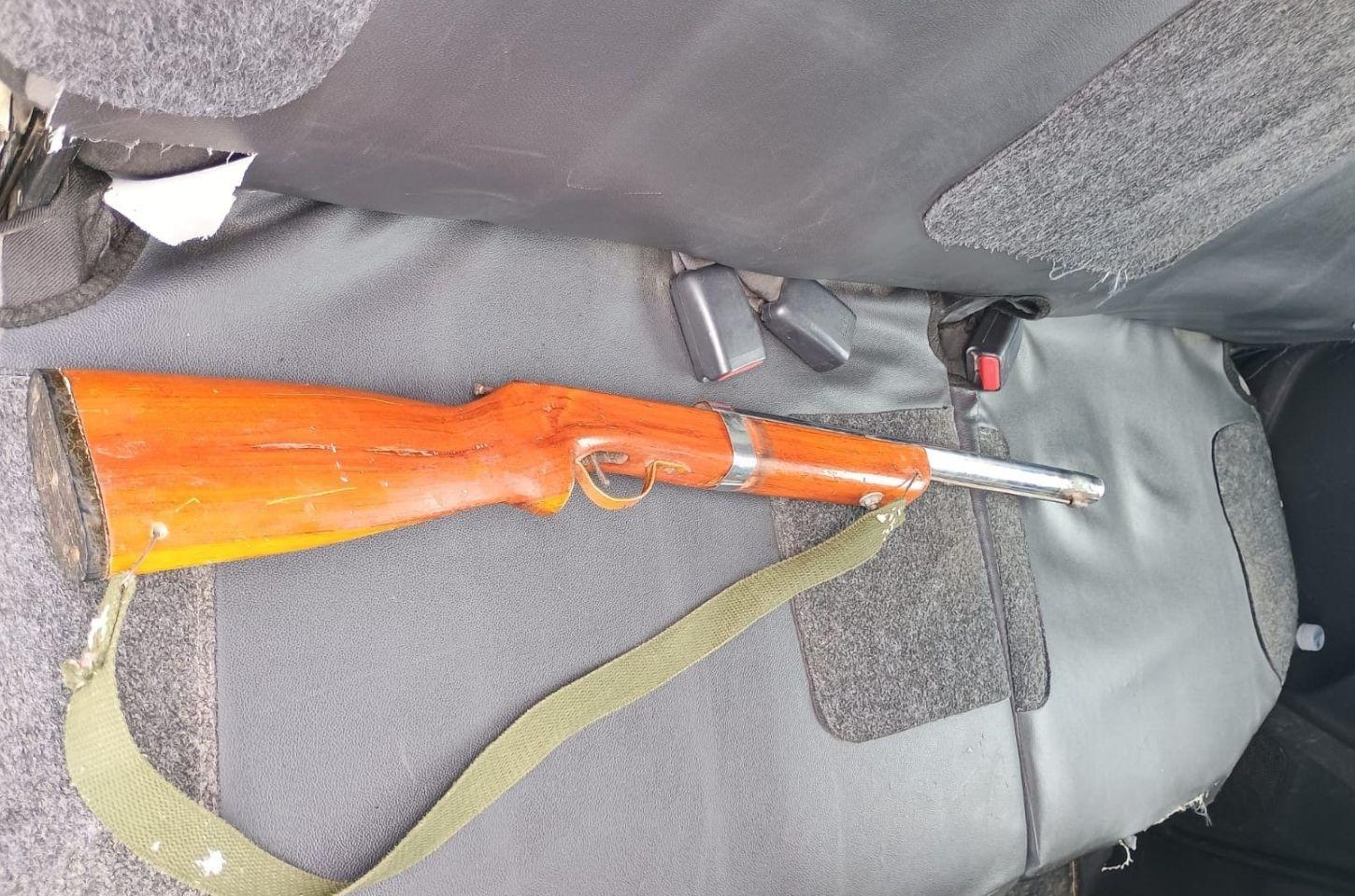 Homens são apresentados à delegacia após serem flagrados com arma de fogo em Coité