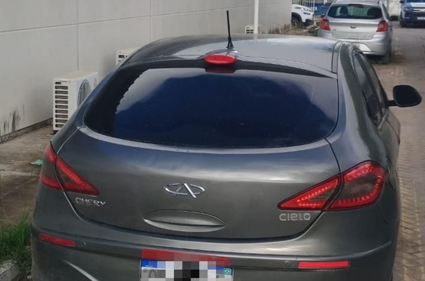 Polícia Civil localiza e apreende veículo com restrição de furto em Serrinha