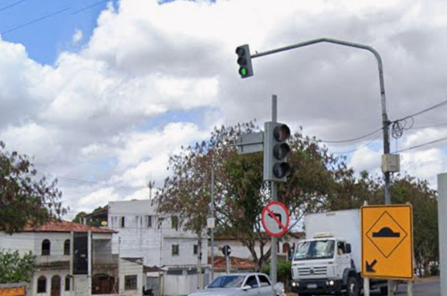 Semáforos são desligados na BR-116 Norte em Serrinha para manutenção