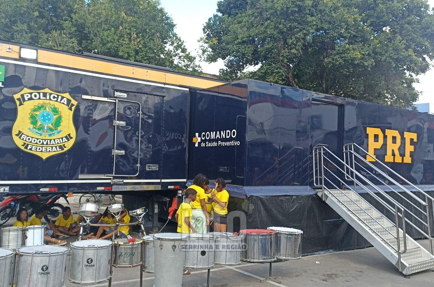 Serrinha recebe ação inédita da PRF com serviços de saúde e conscientização no trânsito