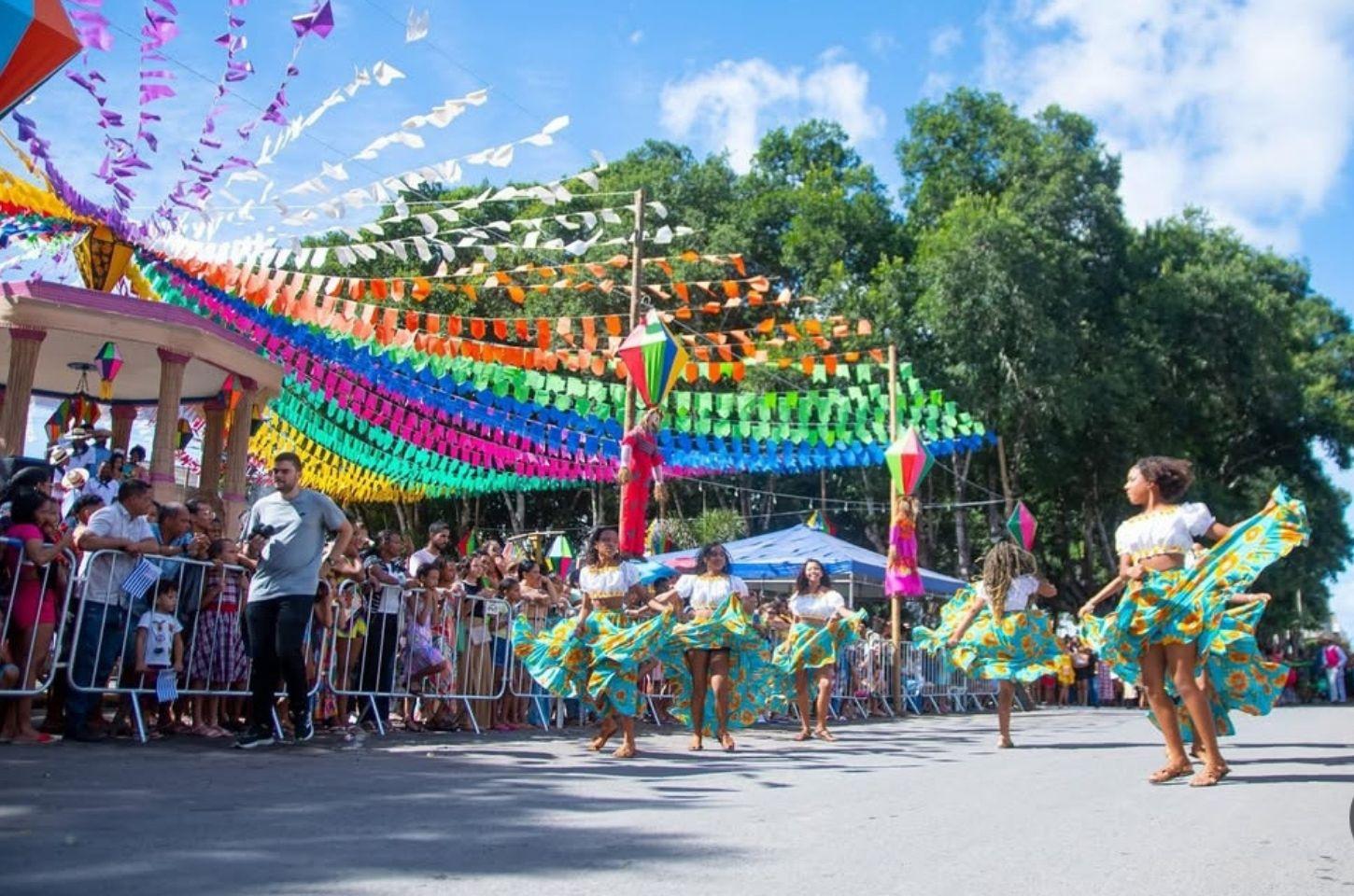 Escolas municipais de Serrinha participam de Desfile de Quadrilhas Juninas