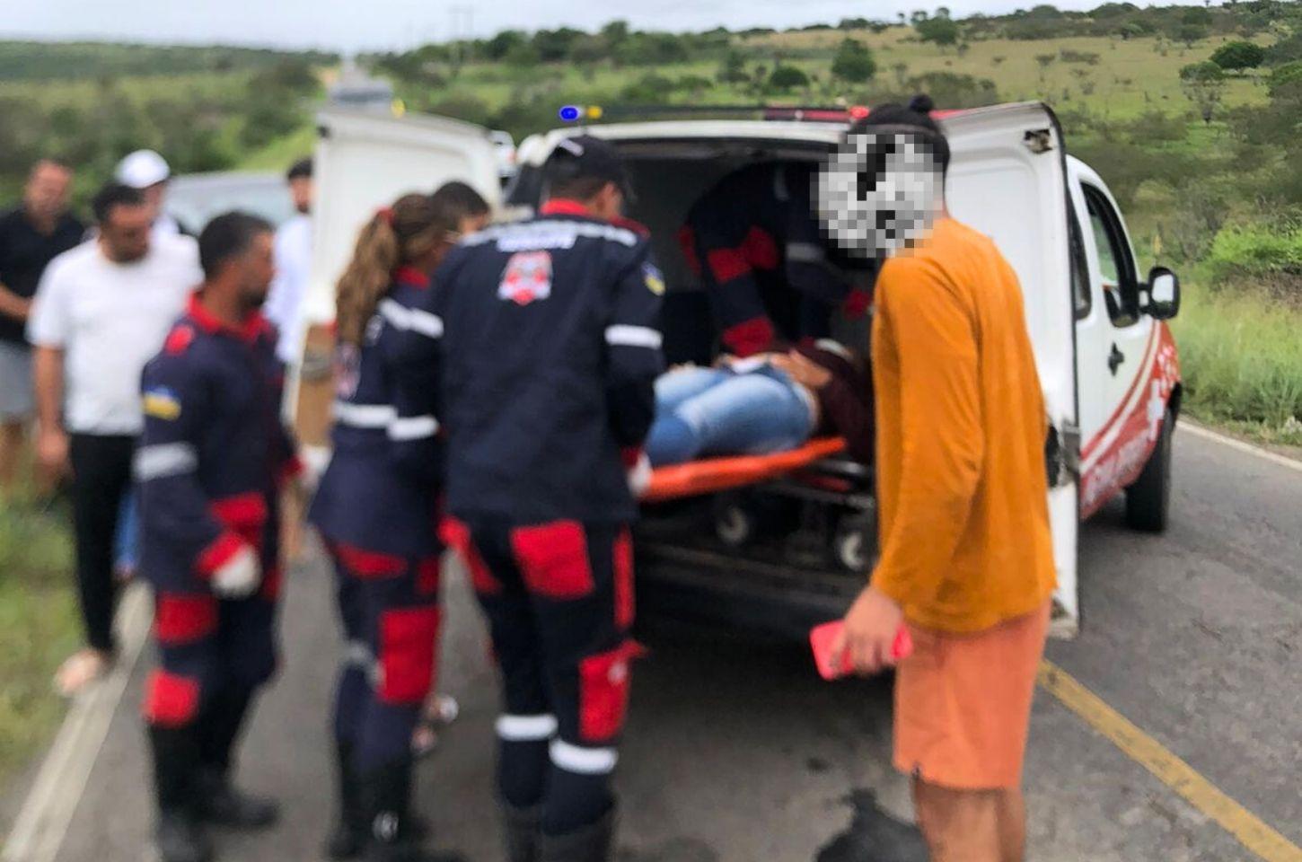 Grávida sofre acidente de moto na BA-120 em Retirolândia