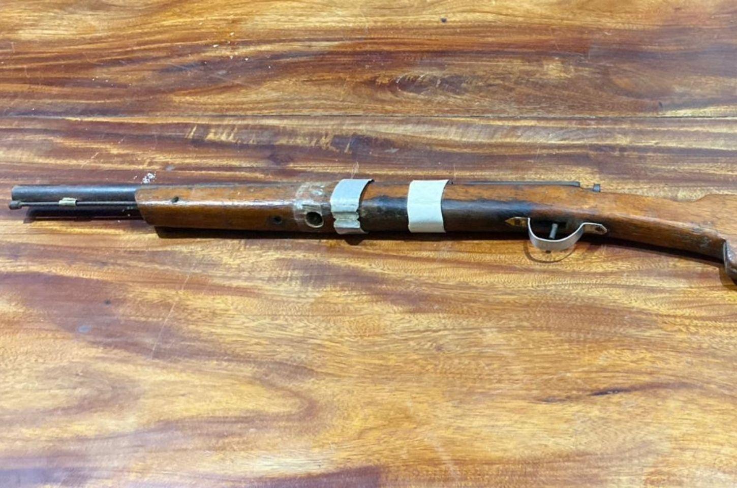 Homem aponta arma em bar e tem espingarda tomada por cliente na região do sisal