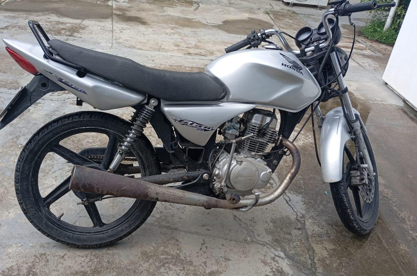 Homem é flagrado com motocicleta adulterada no centro de Serrinha