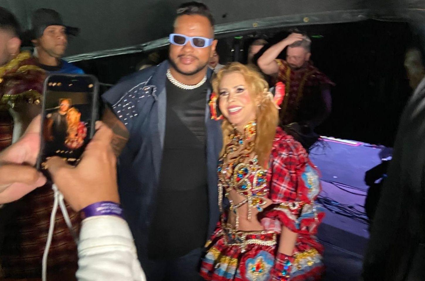 Locutor JJ Alegria se emociona após elogio de Joelma no São João