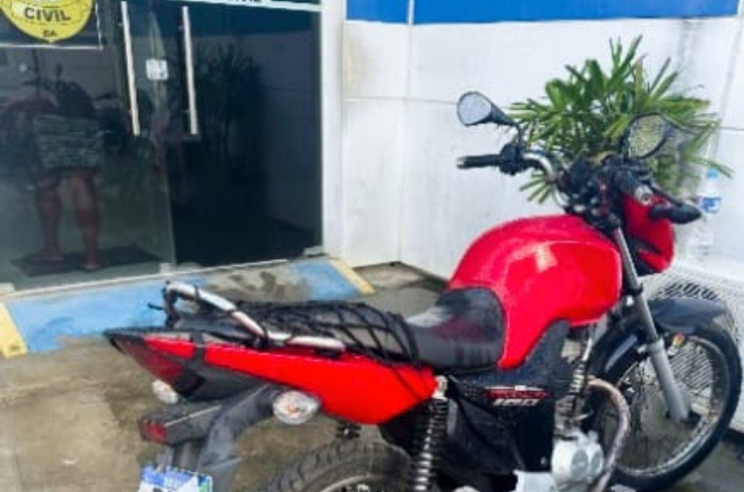 Motocicleta com placa adulterada é apreendida em Serrinha