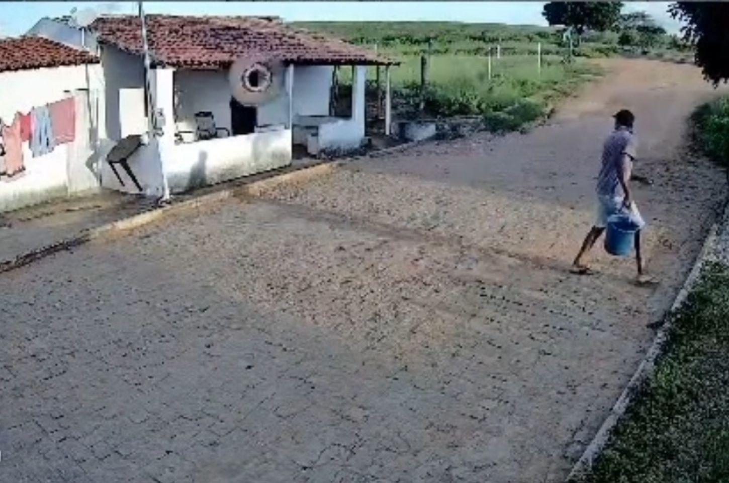 Pneu de carreta se solta e quase provoca acidente na Bahia