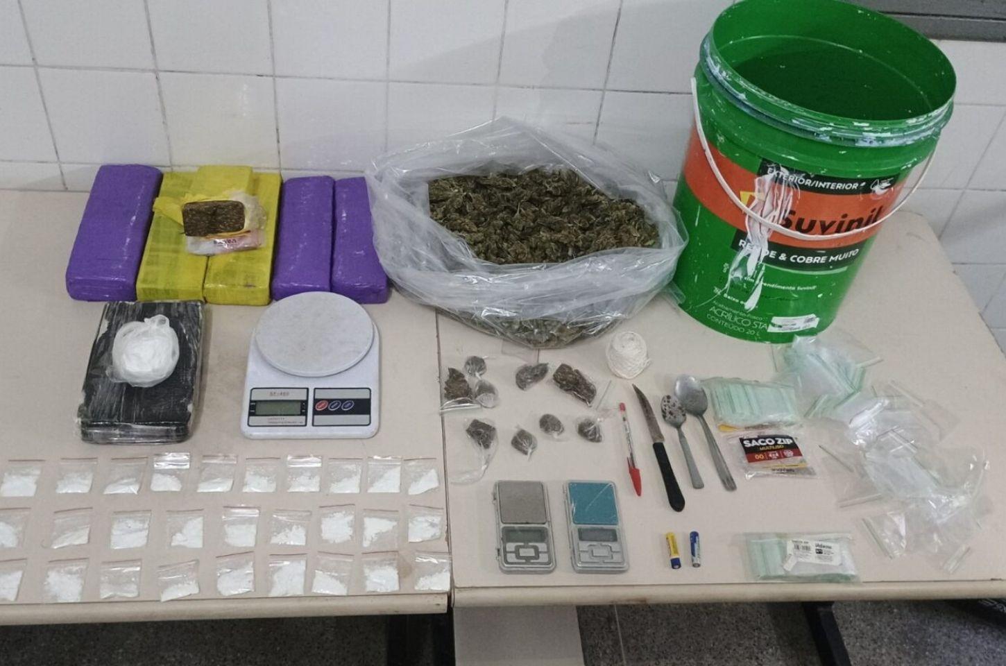Polícia apreende drogas e equipamentos do tráfico em cidade histórica da Bahia