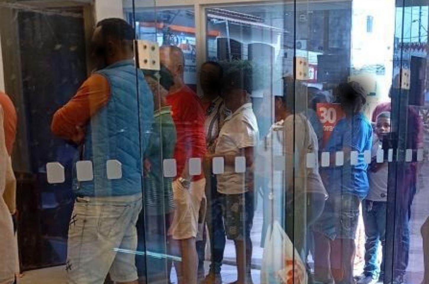 Cliente denuncia caos no atendimento em banco em Serrinha