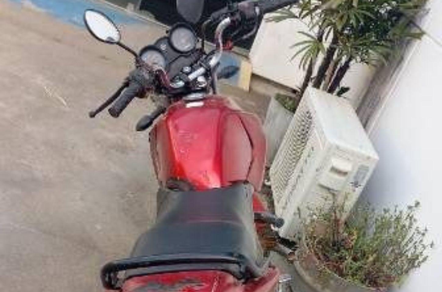 Homem é conduzido à Delegacia por suspeita de receptação de motocicleta em Serrinha