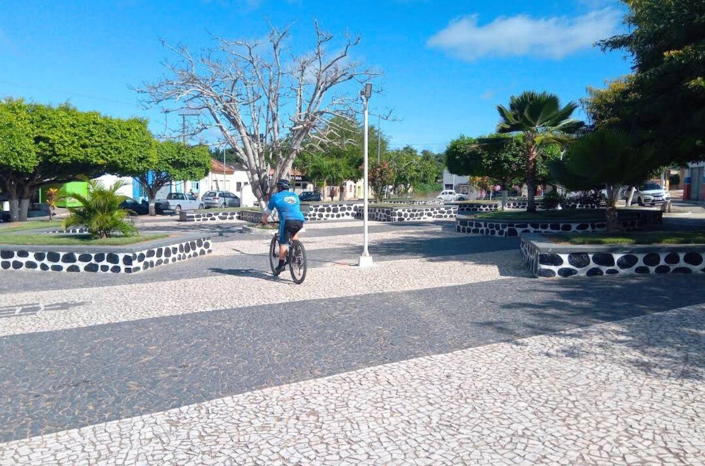 Homem é rendido e tem carro roubado por criminosos armados em Biritinga