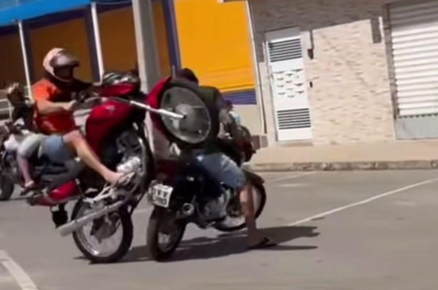 Motociclista escapa por centímetros de acidente durante evento de manobras em Santaluz