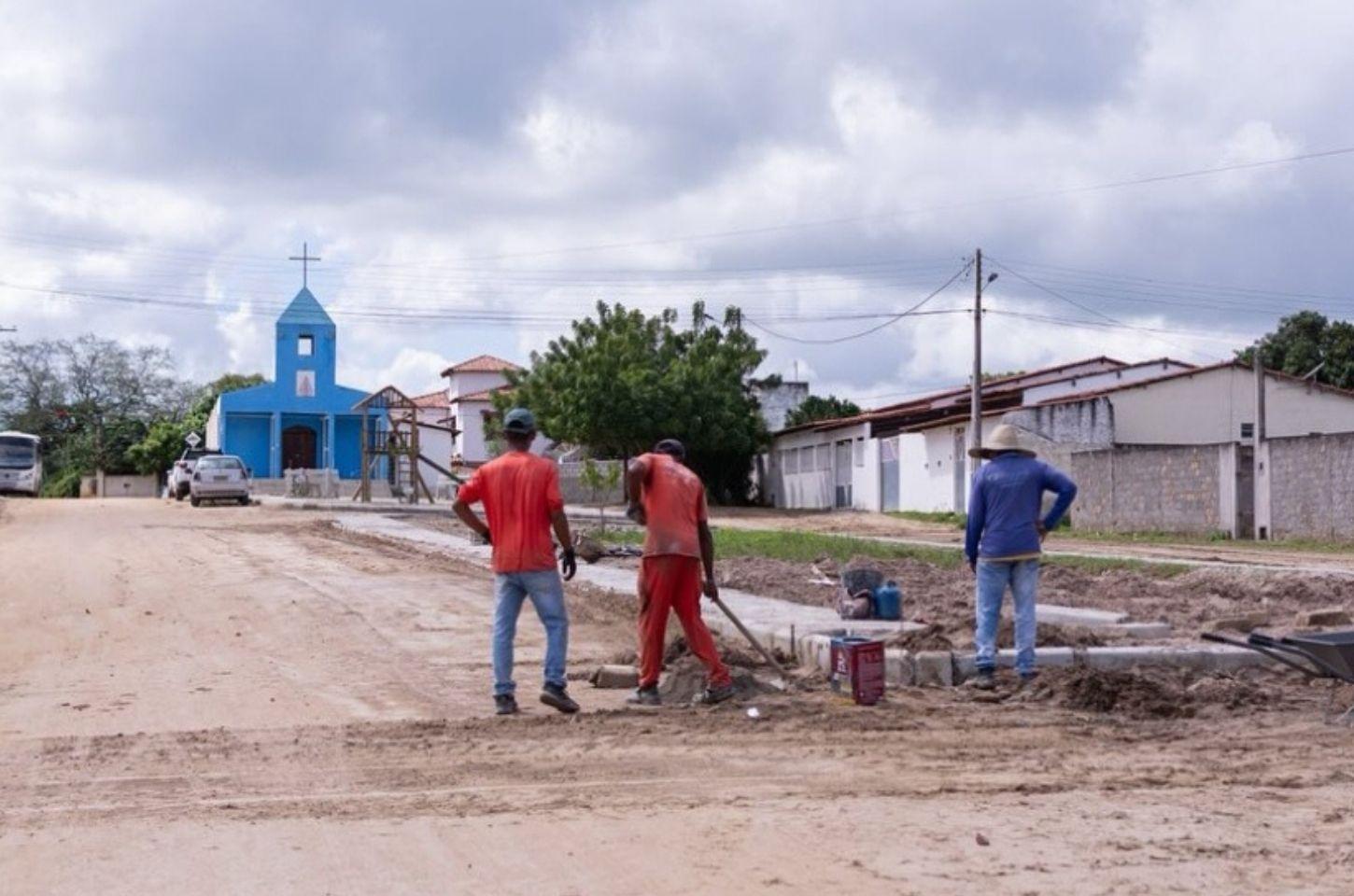 Prefeitura de Serrinha realiza obras de infraestrutura em diversas comunidades