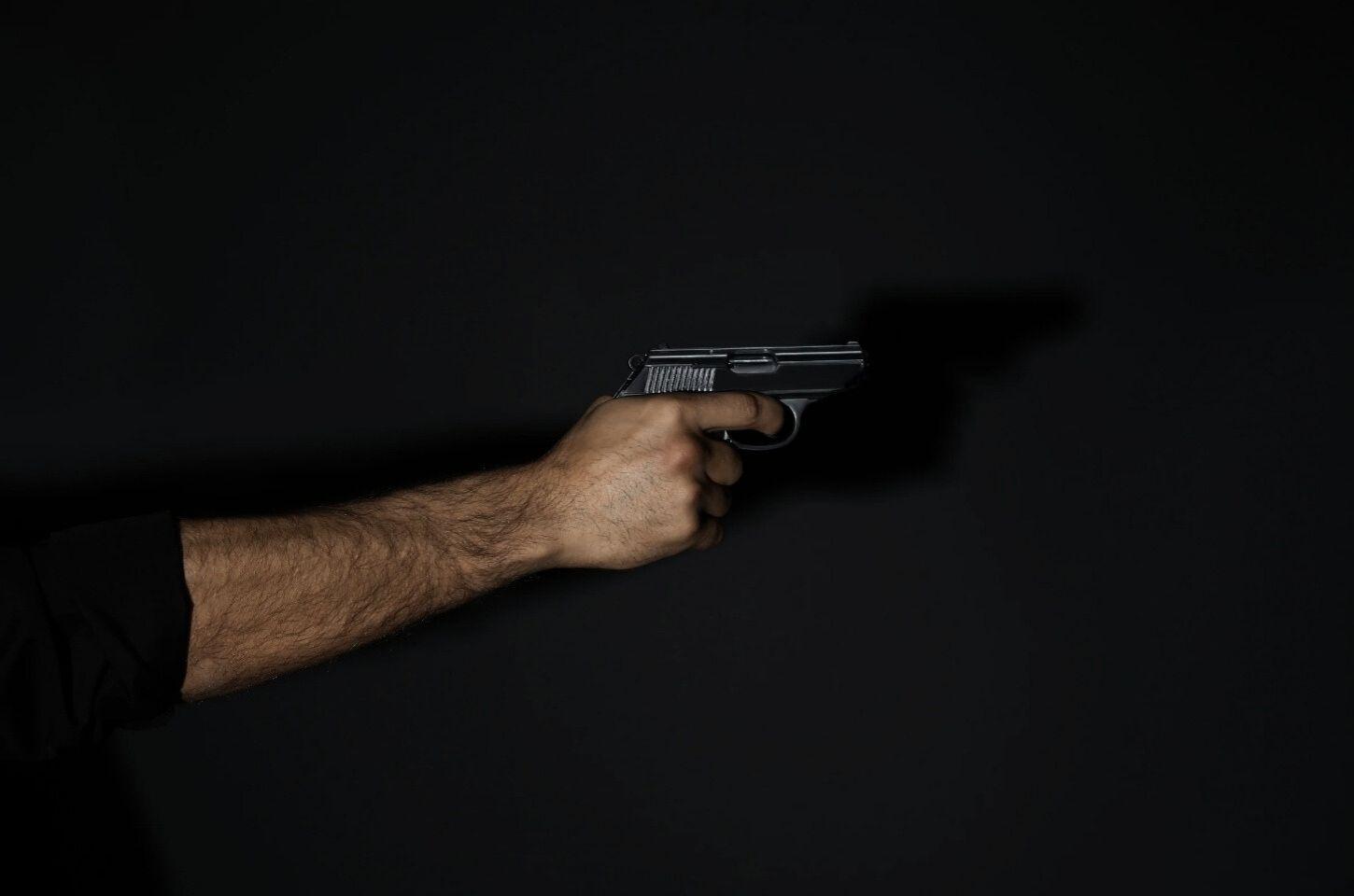 Homem e adolescente são atingidos por disparos de arma de fogo em Serrinha