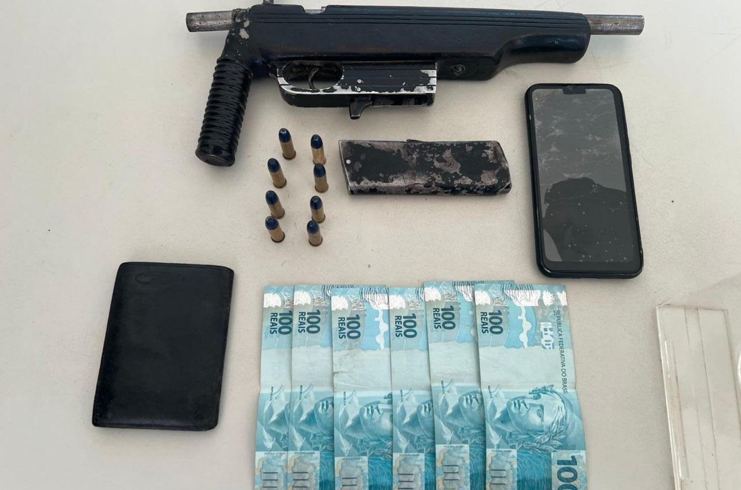 Homem é conduzido à Delegacia por porte ilegal de arma na BA-408 em Araci