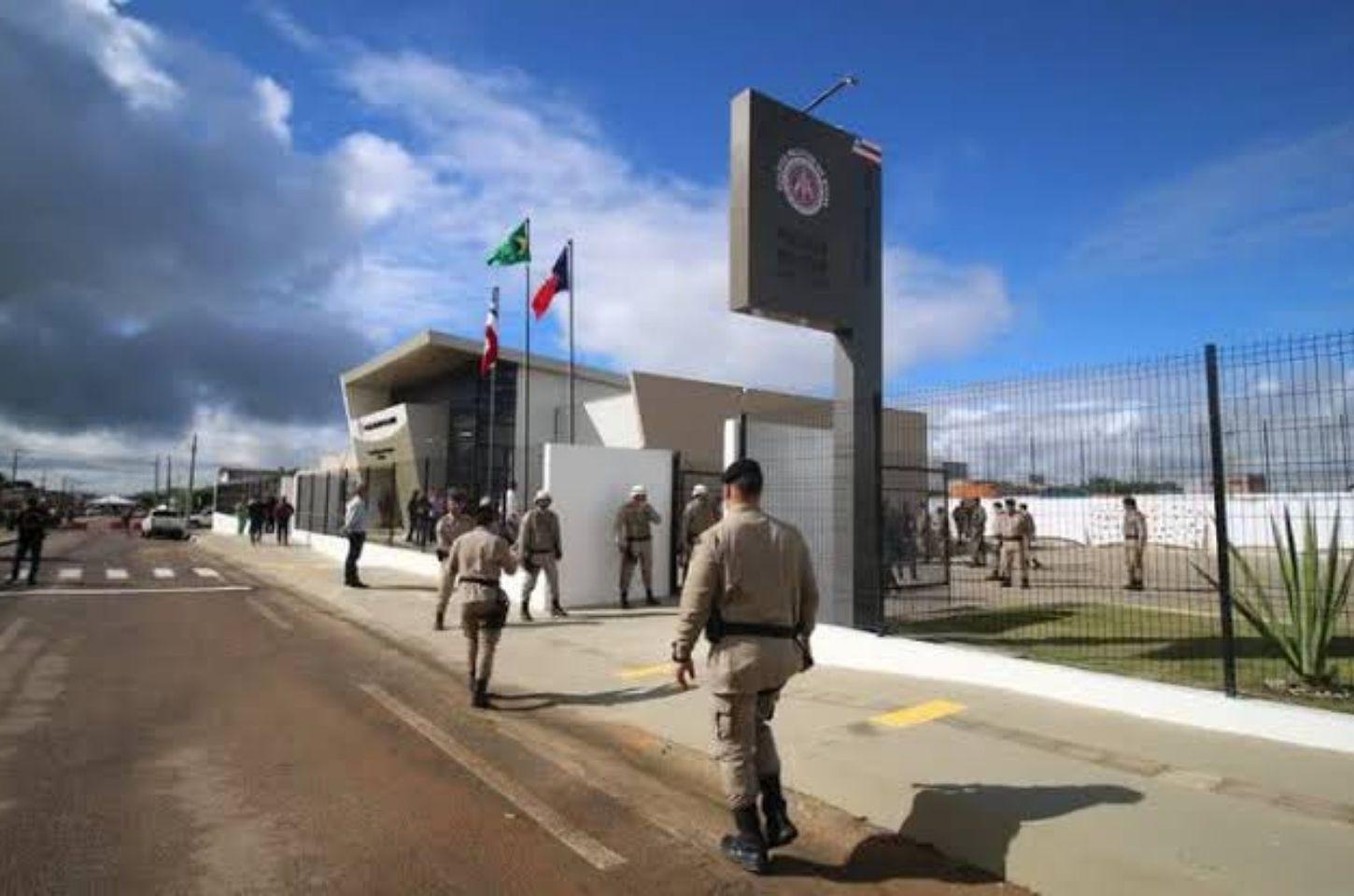 Homem é detido após realizar manobras perigosas e portando drogas próximo ao 16º BPM em Serrinha 