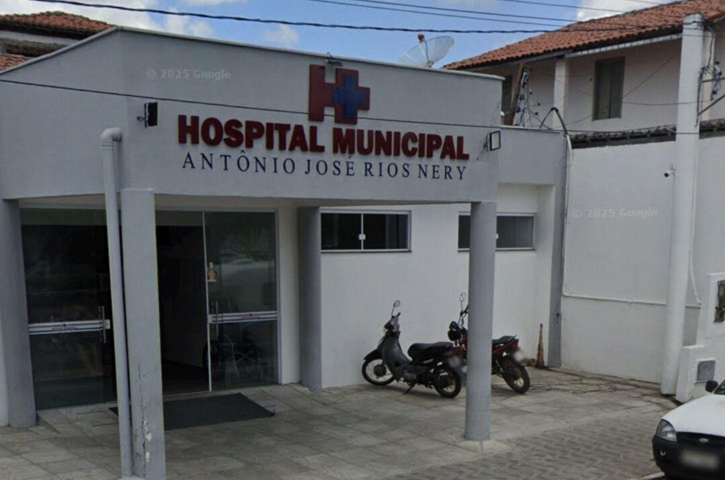 Jovem sofre acidente de moto e é hospitalizado em São Domingos