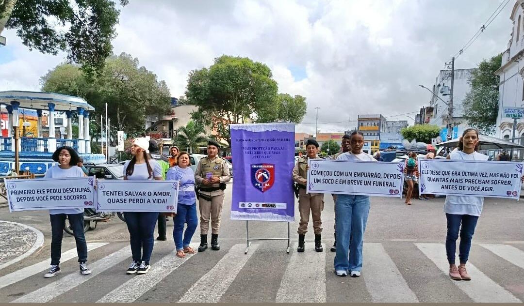 PM e Prefeitura de Serrinha realizam ação de combate à violência contra a mulher