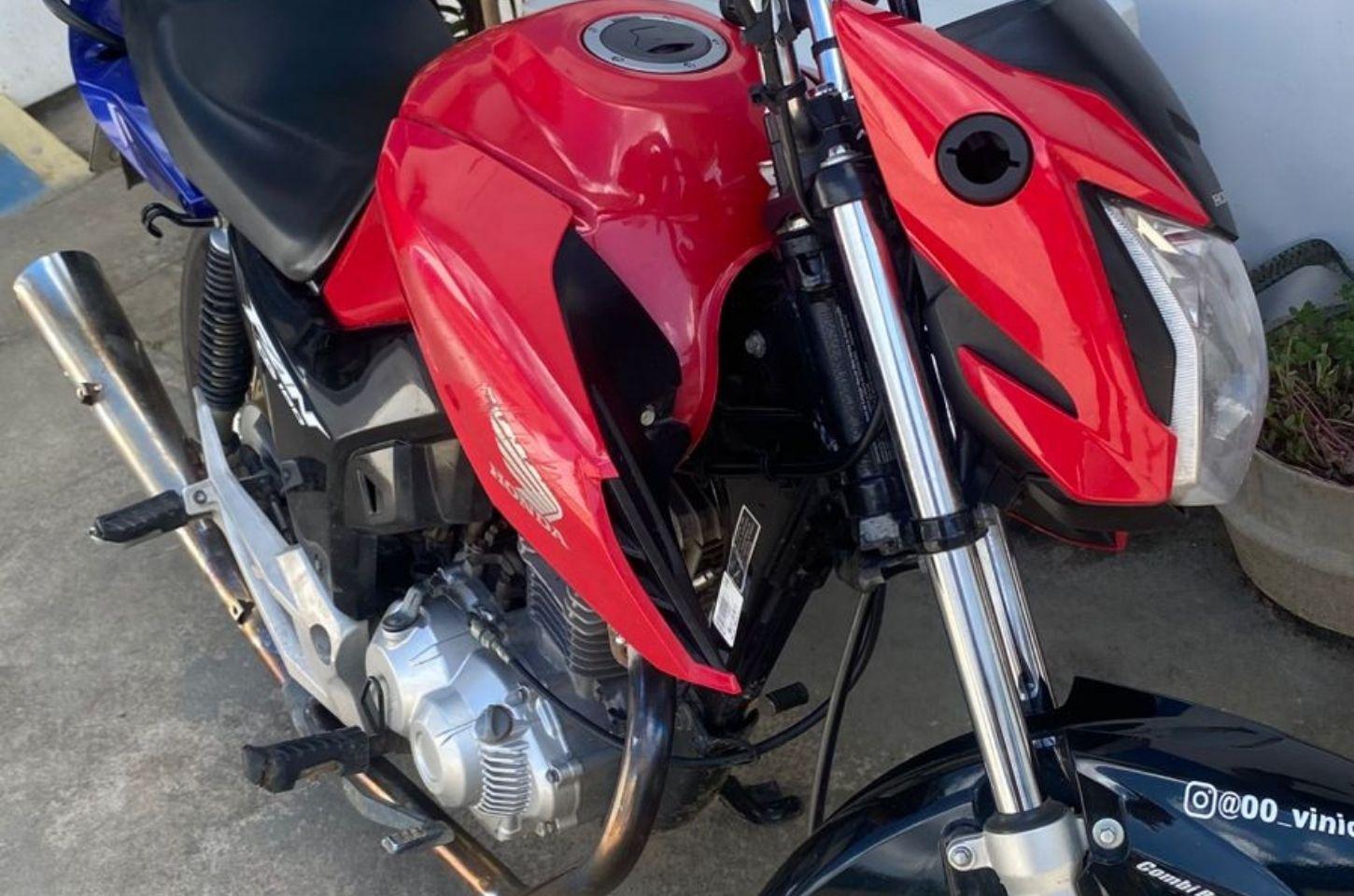 Polícia flagra motocicleta adulterada durante abordagem em Serrinha