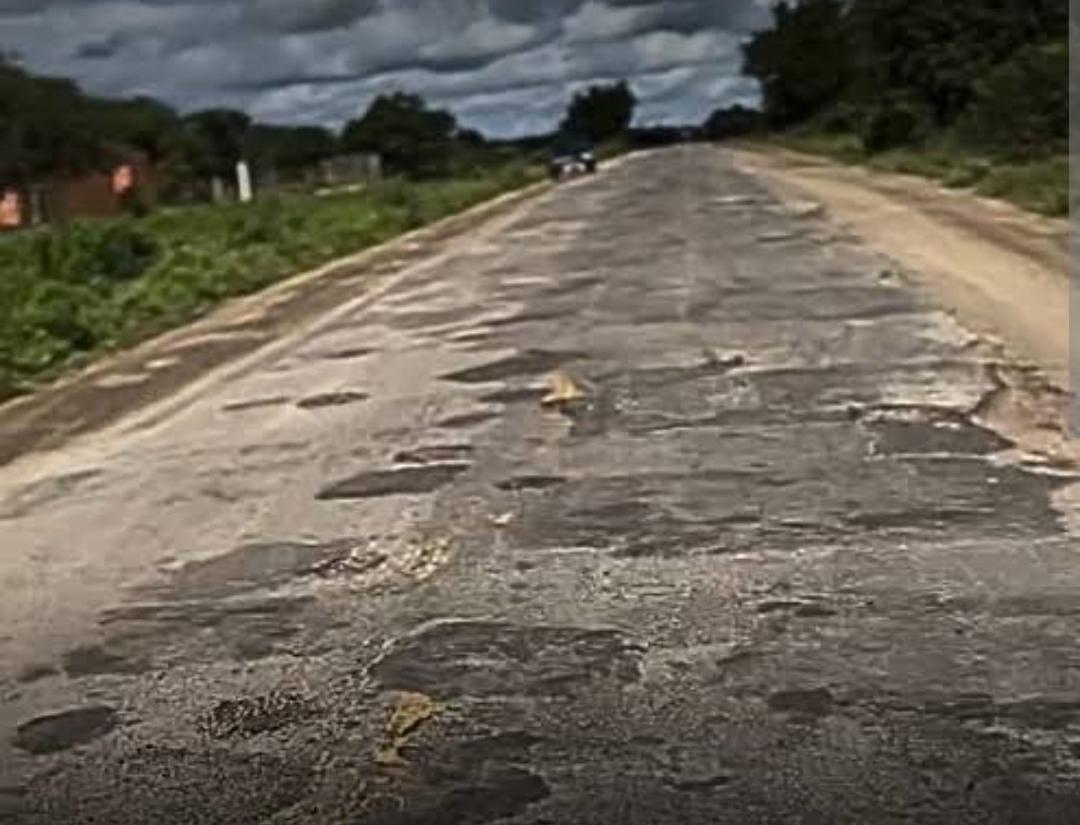 População desafia governador a usar carro na viagem a Cansanção