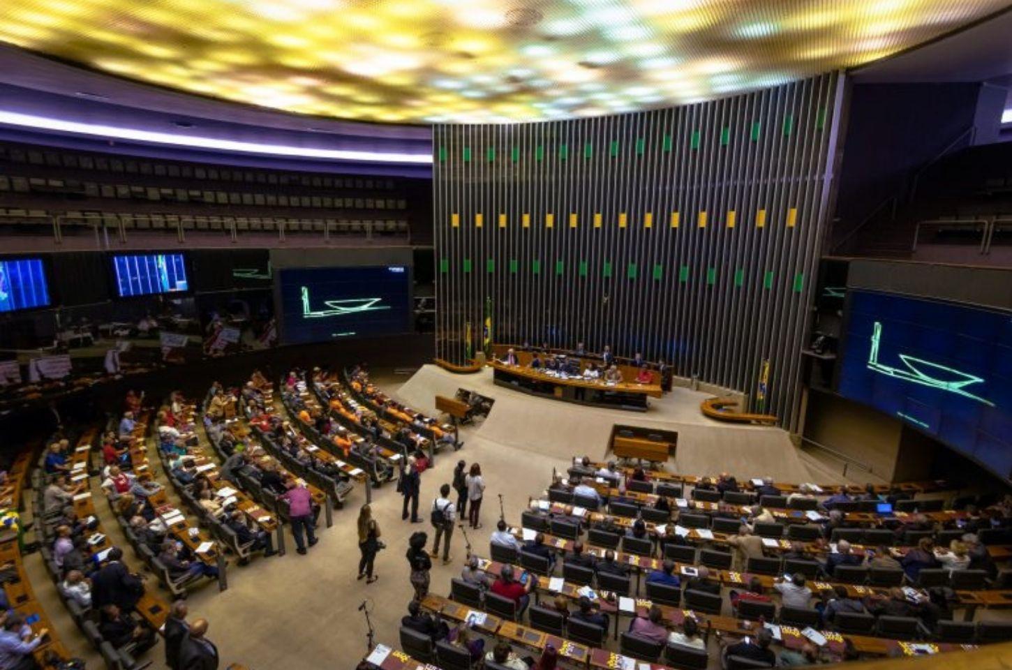 Deputados baianos se dividem na votação da PEC da Blindagem na Câmara