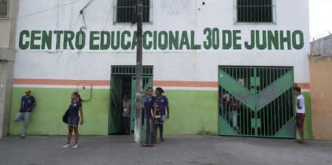 Diretora afastada do Colégio 30 de Junho nega omissão e lamenta exposição
