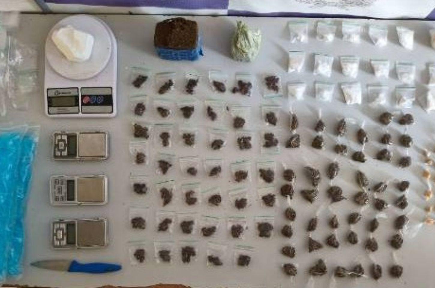 Polícia apreende drogas e materiais para tráfico em município da região do sisal 