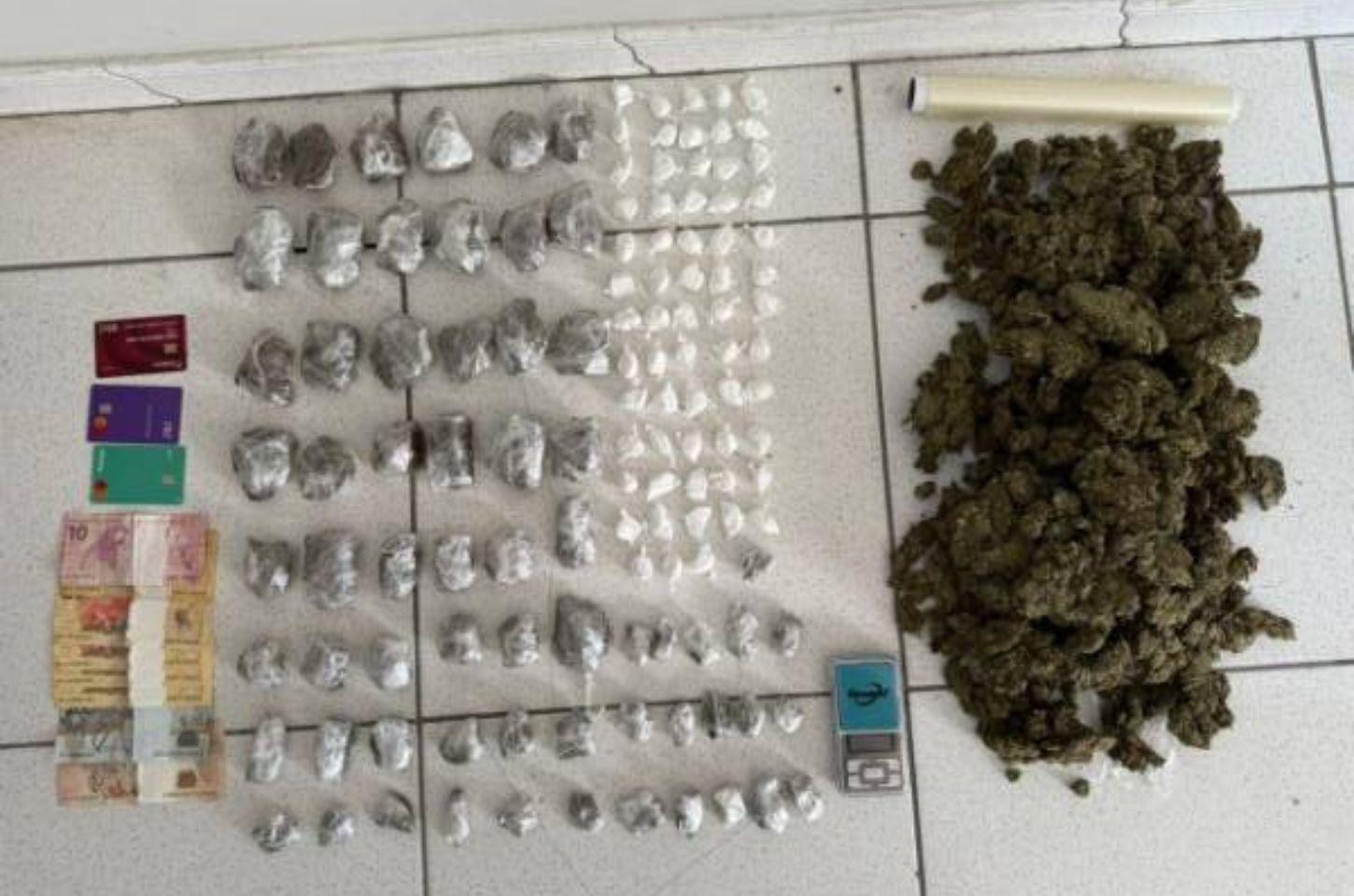 Polícia apreende mais de 1 kg de drogas e conduz suspeito por tráfico em Serrinha