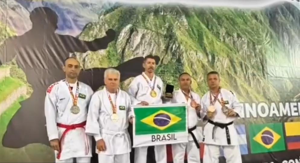 Atletas de Serrinha conquistam 11 medalhas no Pan-Americano de Karatê no Peru