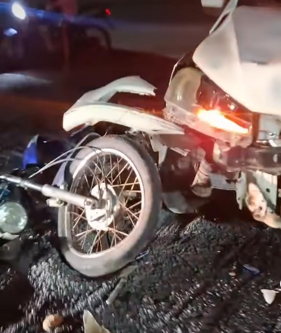Colisão entre carro e moto deixa motociclista ferido na BR-324 em Riachão