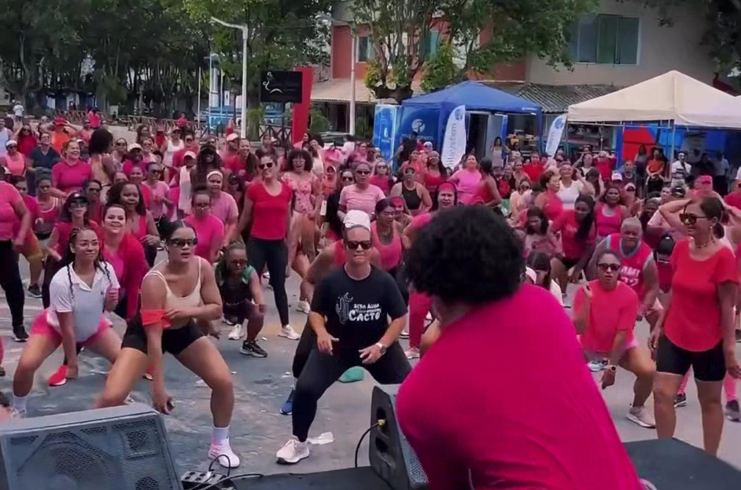 Evento “Mova-se pela Causa” reúne mulheres em Serrinha em apoio ao Outubro Rosa