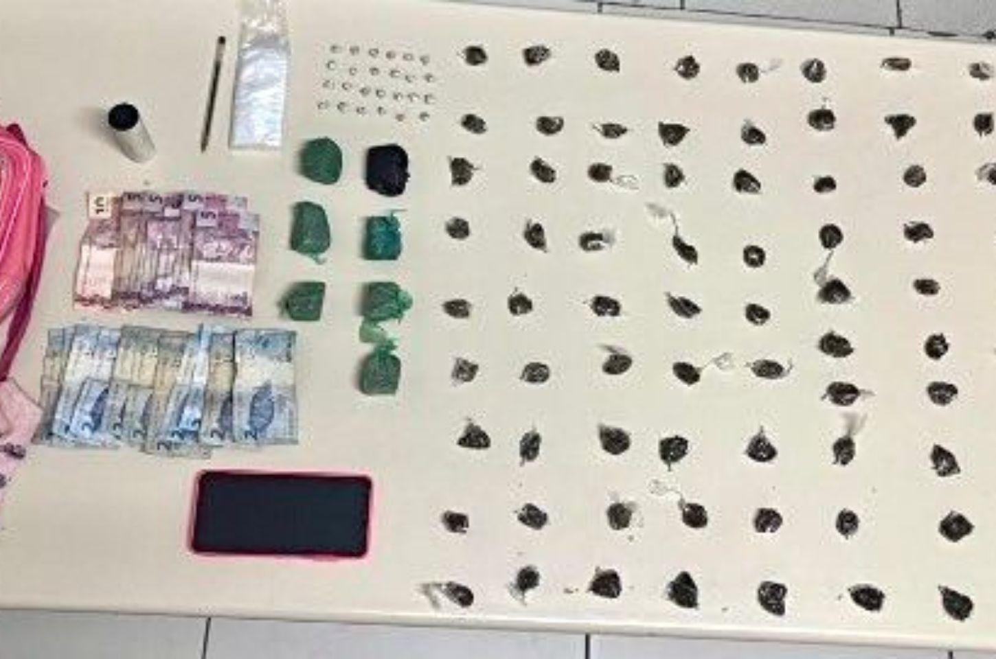 Mulher é presa com drogas durante patrulhamento em Serrinha