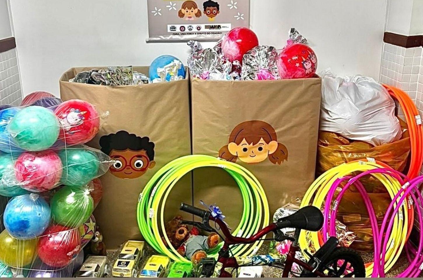 Polícia Militar promove entrega de brinquedos em comunidades de Serrinha