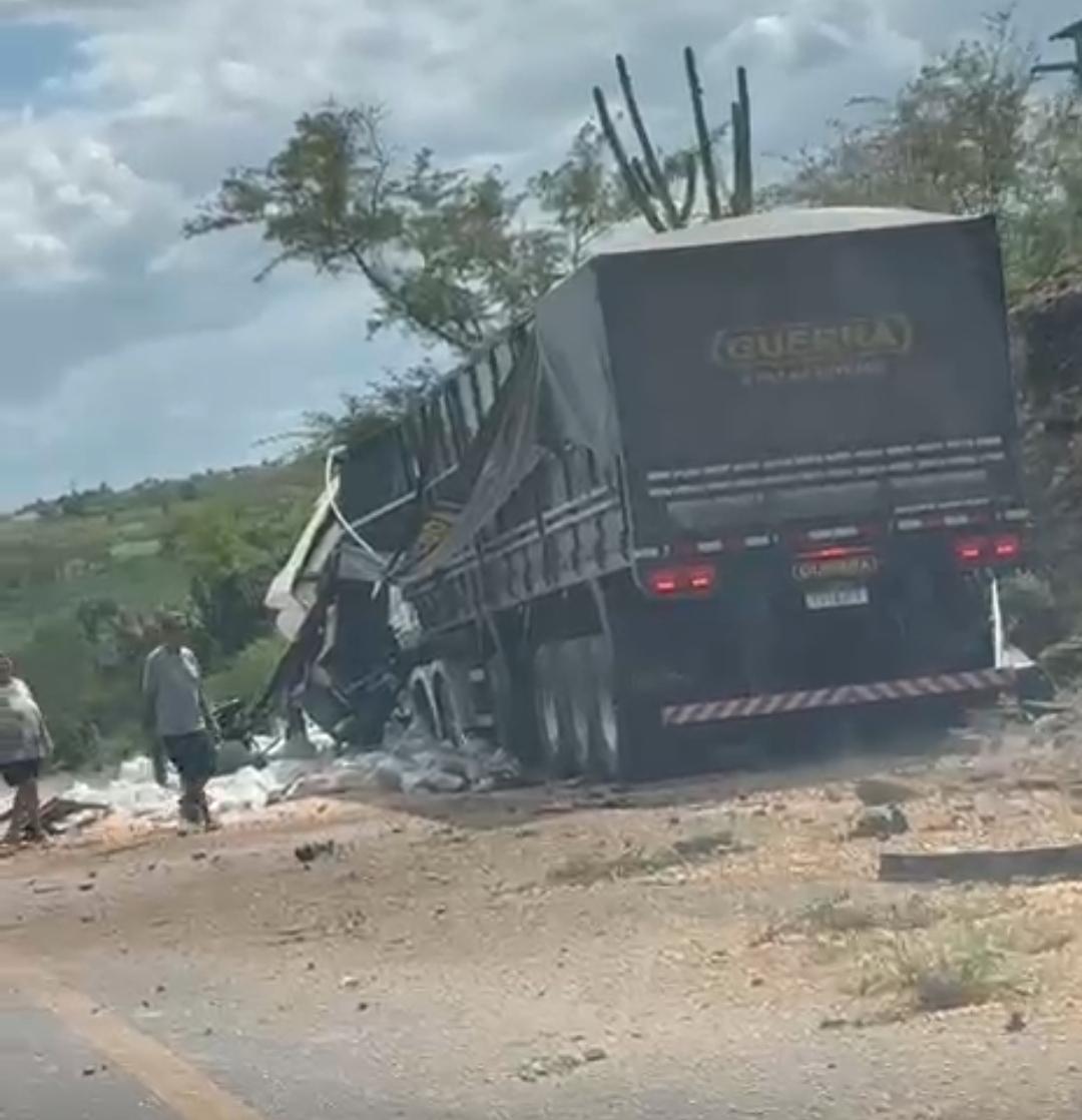 Grave acidente na BR-116 Norte entre Araci e Teofilândia deixa uma pessoa morta
