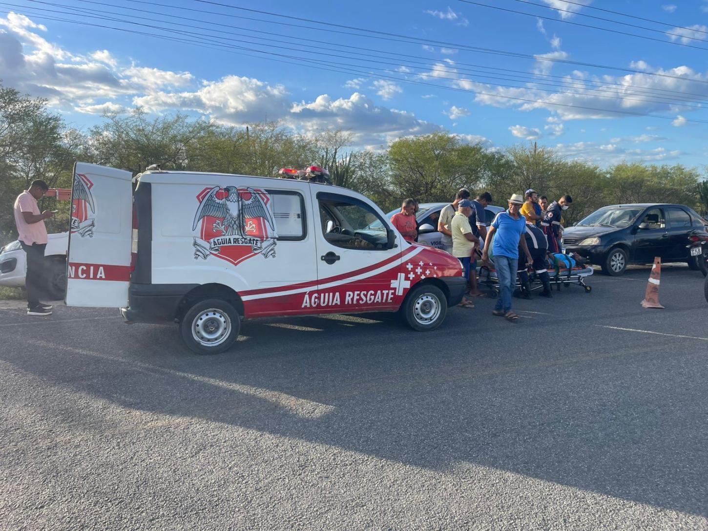Idoso fica ferido após cair ao tentar recuperar chapéu na BA-411 em Coité