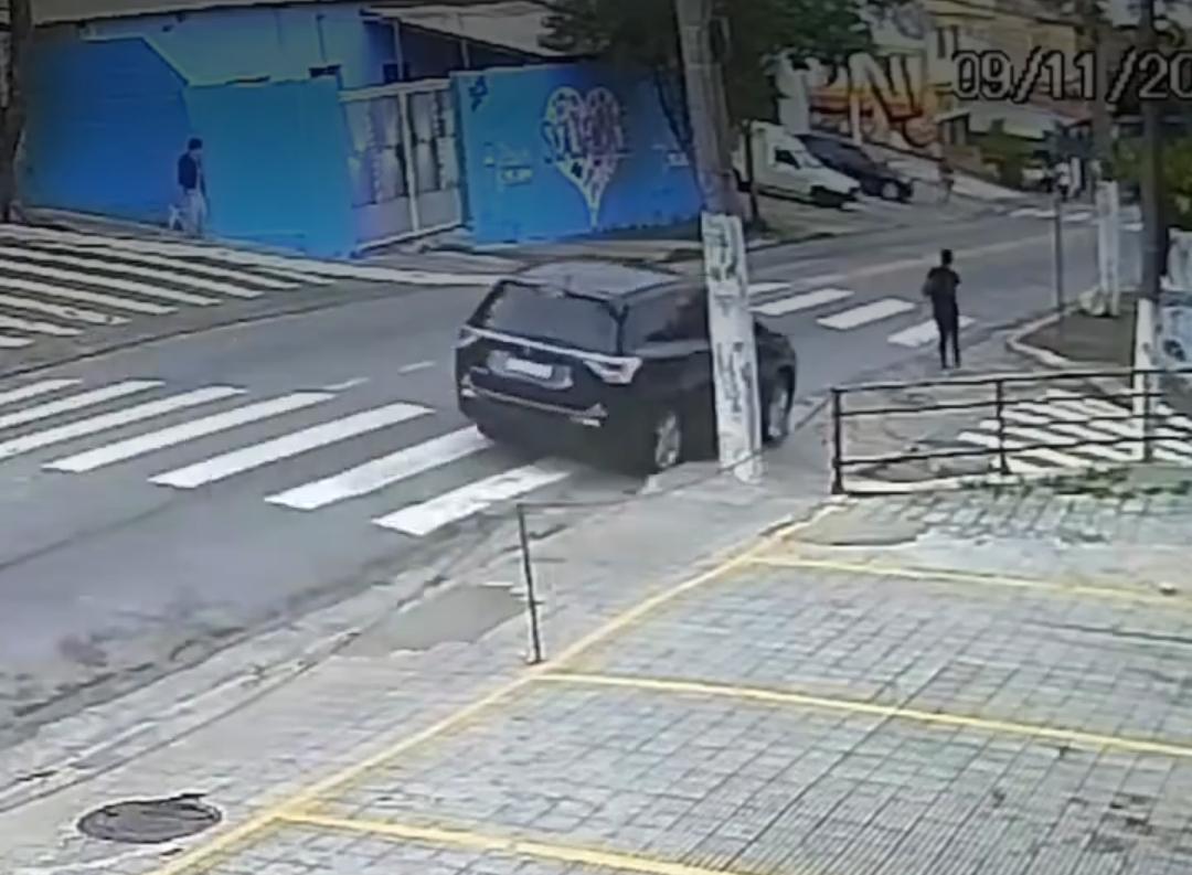 Motorista embriagada atropela e mata jovem de 24 anos; Câmeras registram momento do impacto