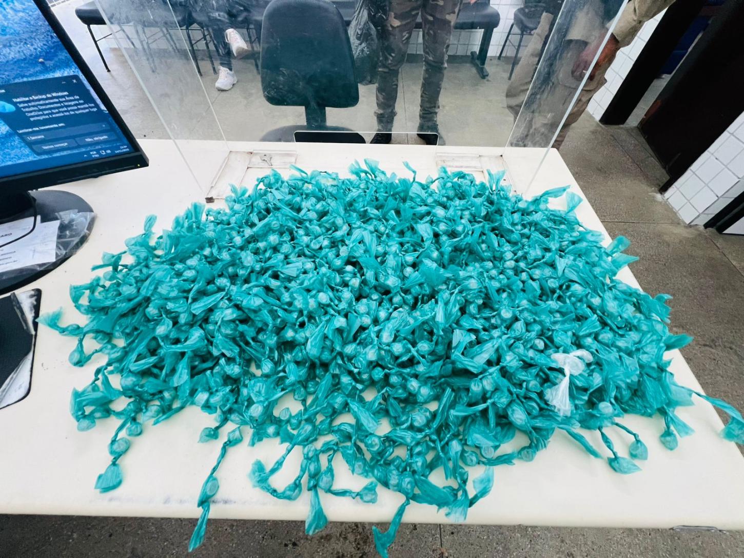 PM apreende mais de mil pedras de crack em operação na Região Metropolitana de Salvador