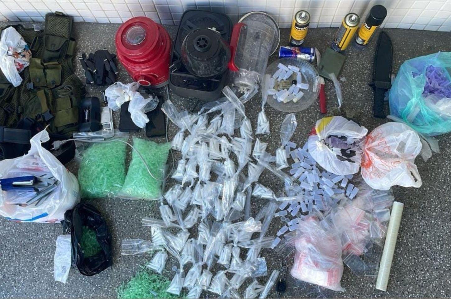 PM descobre laboratório de drogas e apreende entorpecentes na Bahia